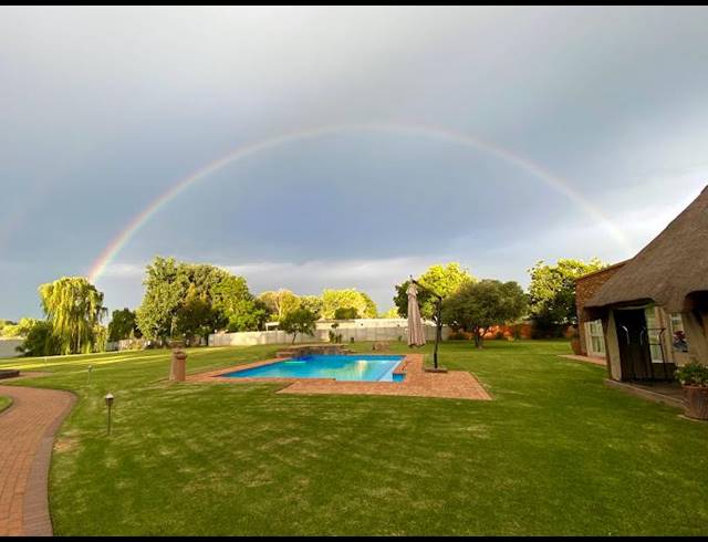 8 BEDROOM HOUSE FOR SALE IN LOCH VAAL